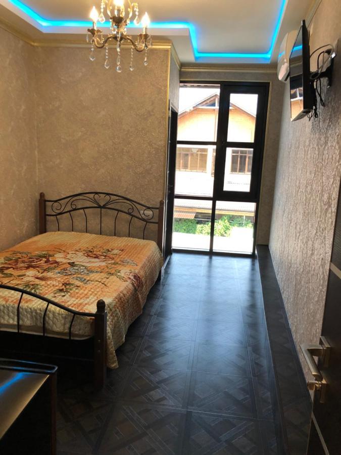 Nina Mini Hotel Гагра Екстериор снимка
